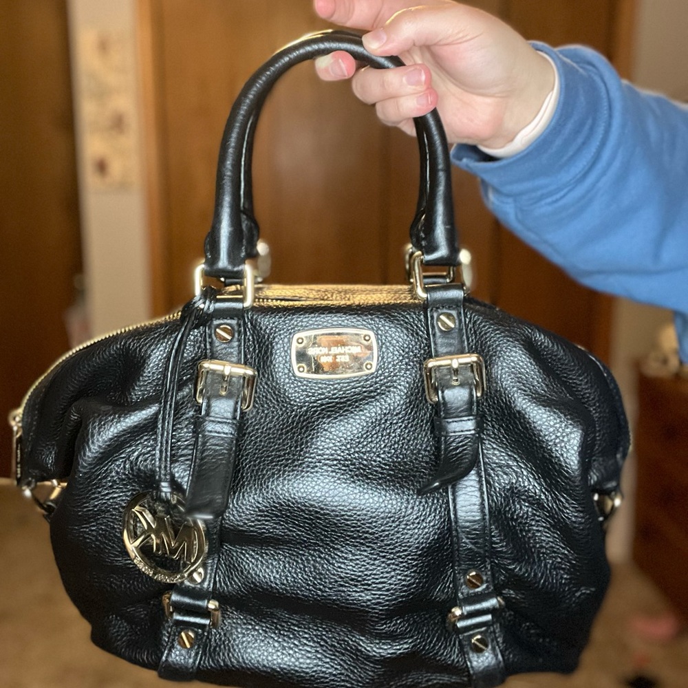 MICHAEL KORS MEDIUM BELTED BEDFORD
TOP ZIP LEATHER SATCHEL BAG